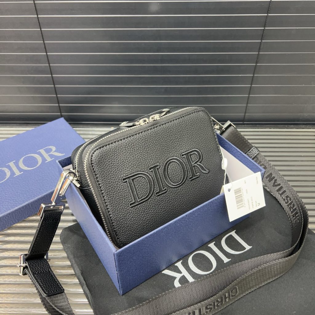 Diorディオール ショルダーバッグ｜仕事帰りに使いやすさを写真で整理