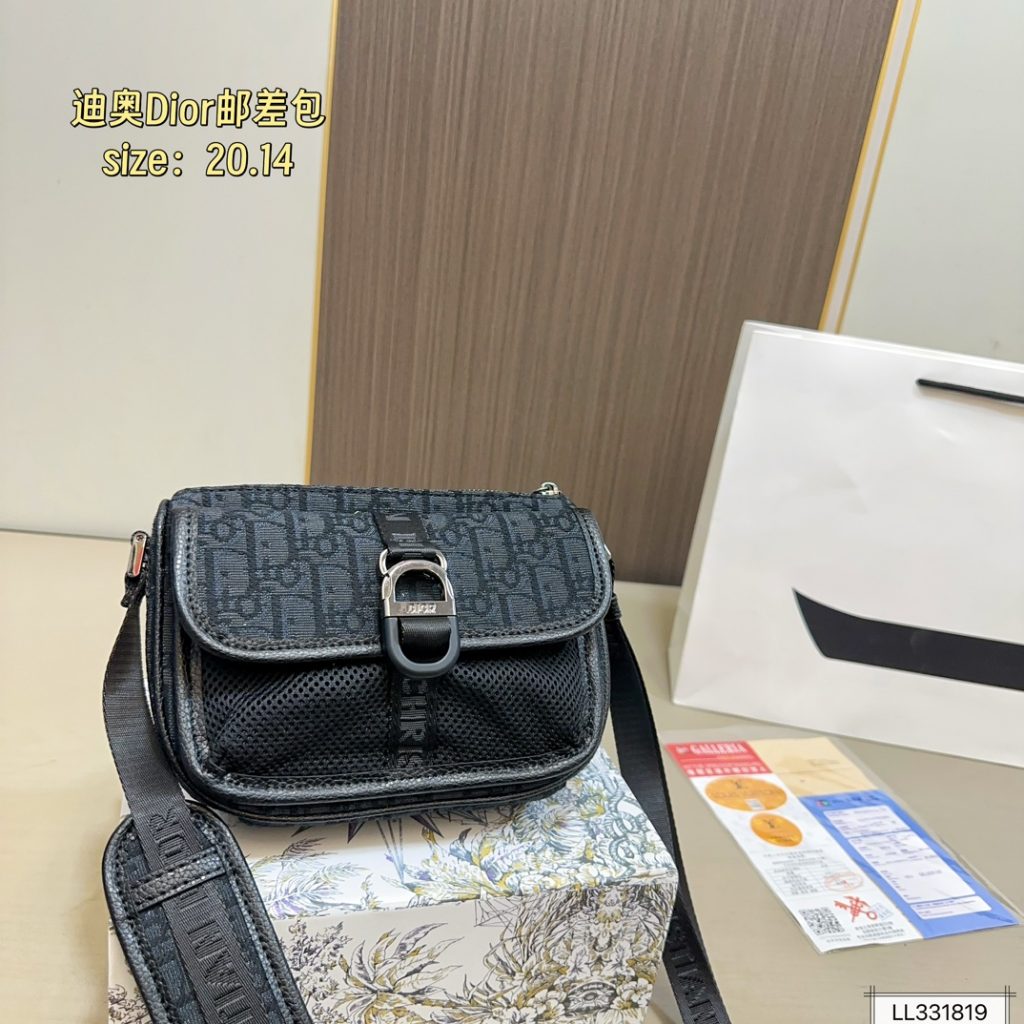 休日目線で見るDiorのショルダーバッグの印象