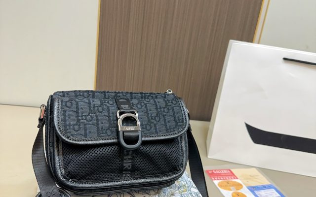 休日目線で見るDiorのショルダーバッグの印象