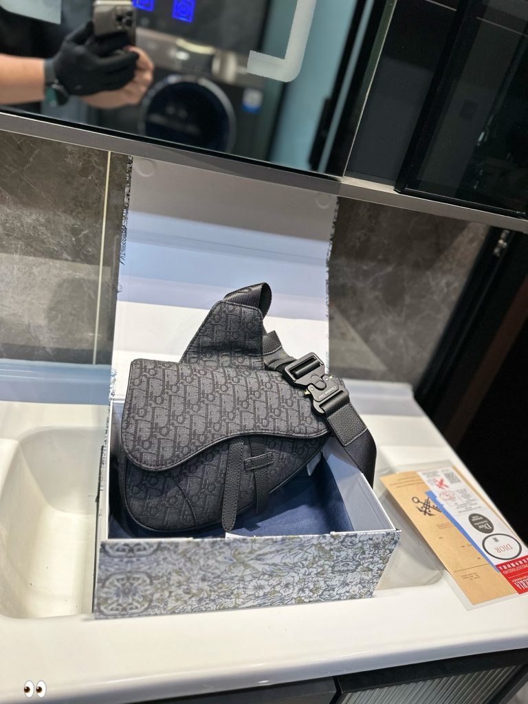 Diorのショルダーバッグを予算内で探す前に見るモノグラムのポイント