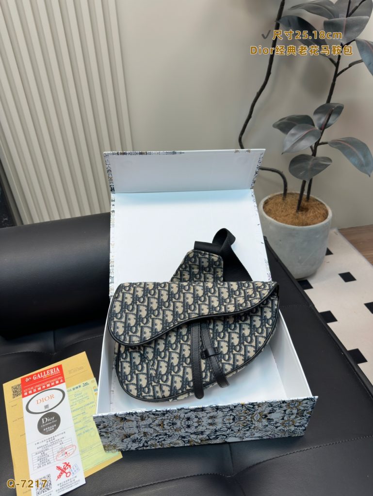 Diorディオール ショルダーバッグ モノグラムキャンバス 上品で実用的なデザイン レディース ギフトにおすすめ - 画像 4