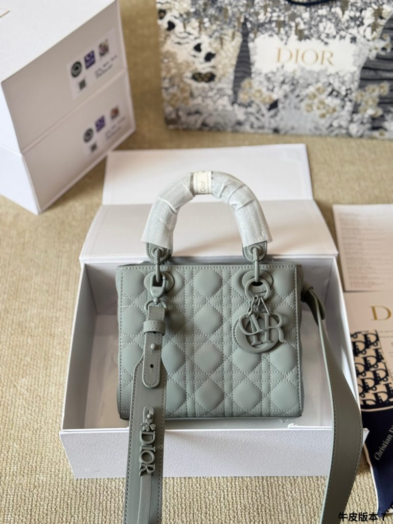 Diorディオール ショルダーバッグ 上質なモノグラムキャンバス仕様 洗練されたデザインでギフトにも最適 - 画像 3
