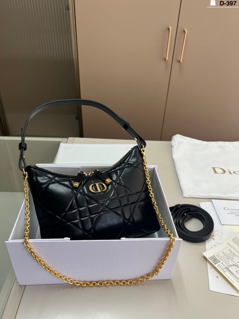 物価高でも選びやすいショルダーバッグ：Diorを自然に取り入れる