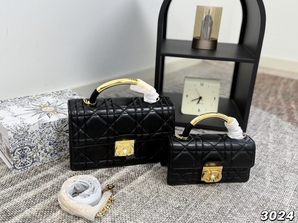 Diorディオール ショルダーバッグ 上品なモノグラムキャンバス レディース向け 長く愛用できる定番モデル - 画像 2