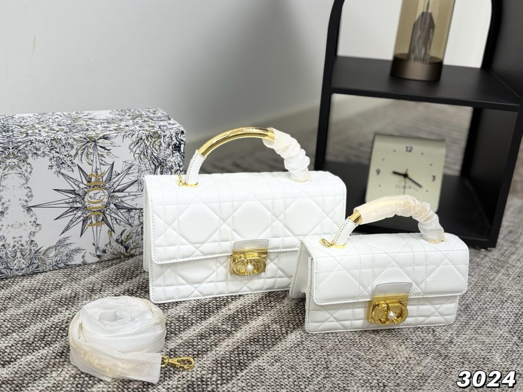 Diorディオール ショルダーバッグ 上品なモノグラムキャンバス レディース向け 長く愛用できる定番モデル - 画像 3
