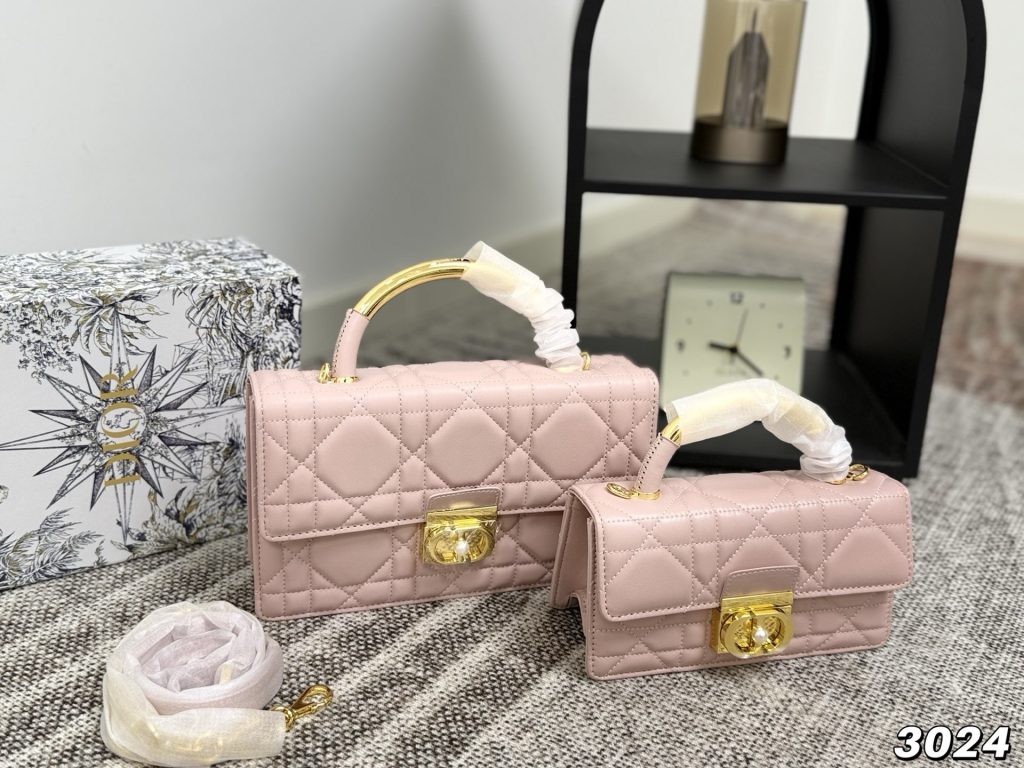 Diorディオール ショルダーバッグ 上品なモノグラムキャンバス レディース向け 長く愛用できる定番モデル - 画像 4
