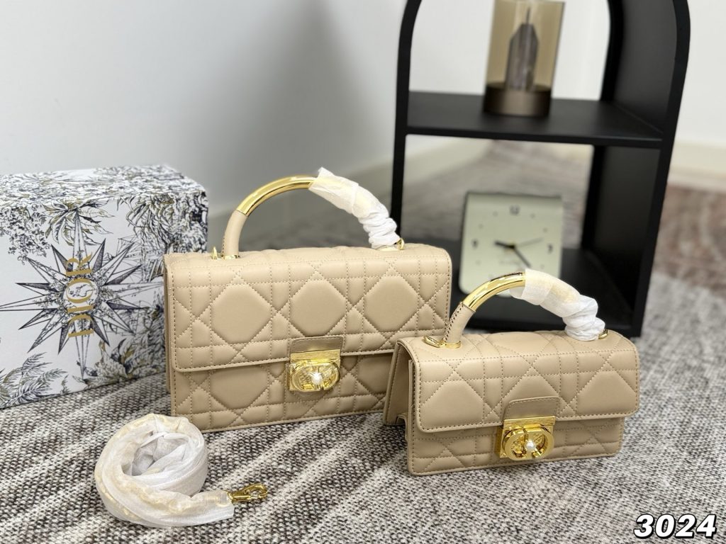 Diorディオール ショルダーバッグ 上品なモノグラムキャンバス レディース向け 長く愛用できる定番モデル - 画像 5