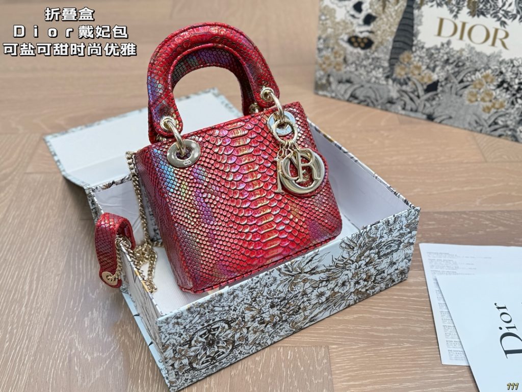Diorディオール モノグラムキャンバス 上品なショルダーバッグ レディース向けギフトにおす…|旅行に使いやすいバッグを写真で確認