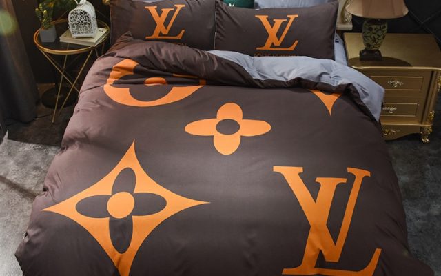 部屋づくり目線で見るLOUIS VUITTONの掛け布団カバーセットの印象