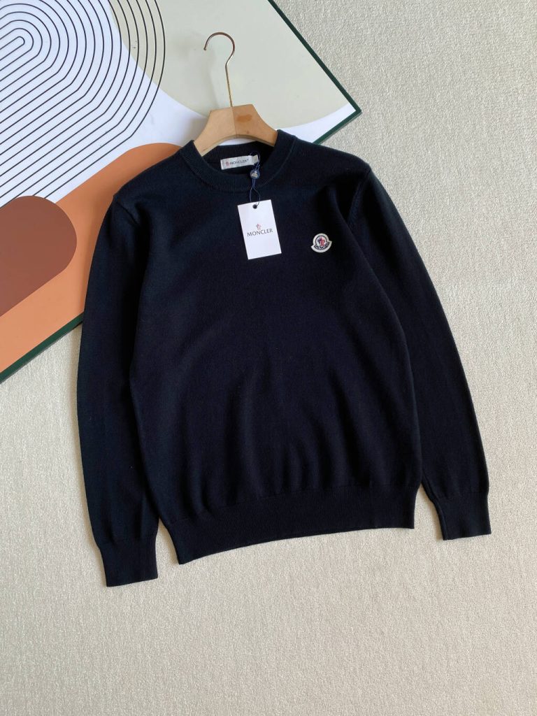 Monclerモンクレール 9297 ロゴ ロングスリーブニット 2色入 抜群｜仕事帰りに使いやすいファッションアイテムを写真で確認