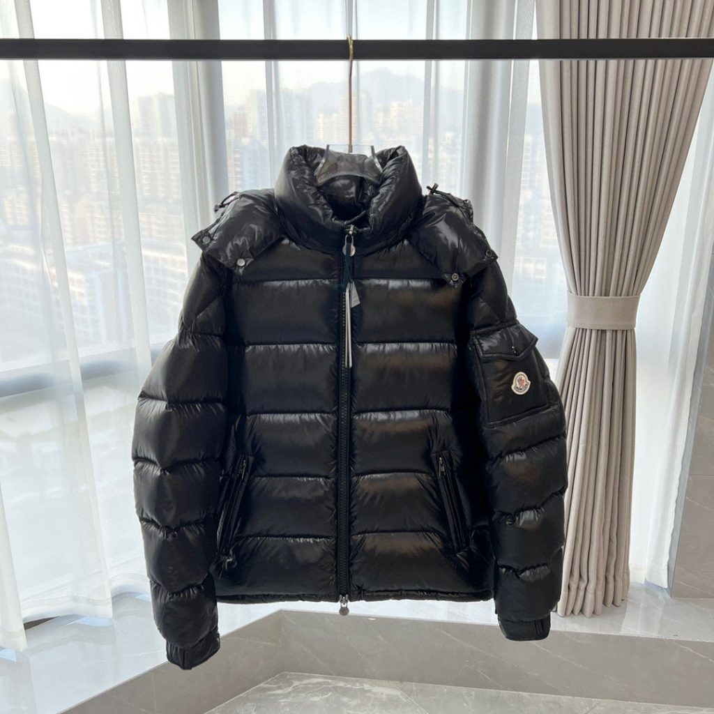 家族との外出の移動で邪魔になりにくいMONCLERのジャケット