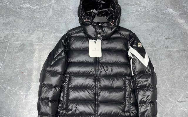 休日目線で見るMONCLERのジャケットの印象