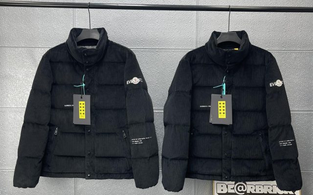 食事会で使いやすいMONCLERのその他を写真で確認