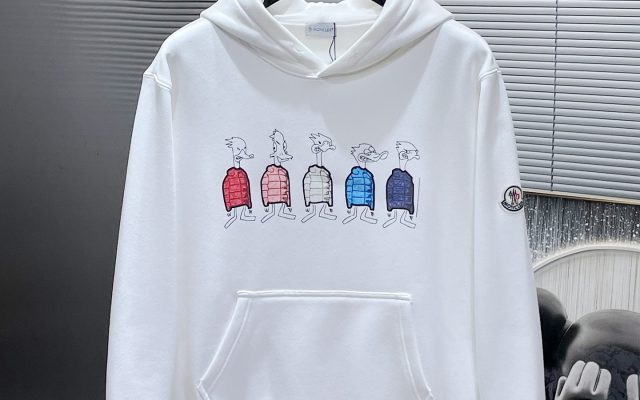 ユニセックス向けシャツの選び方：ロゴとサイズ感