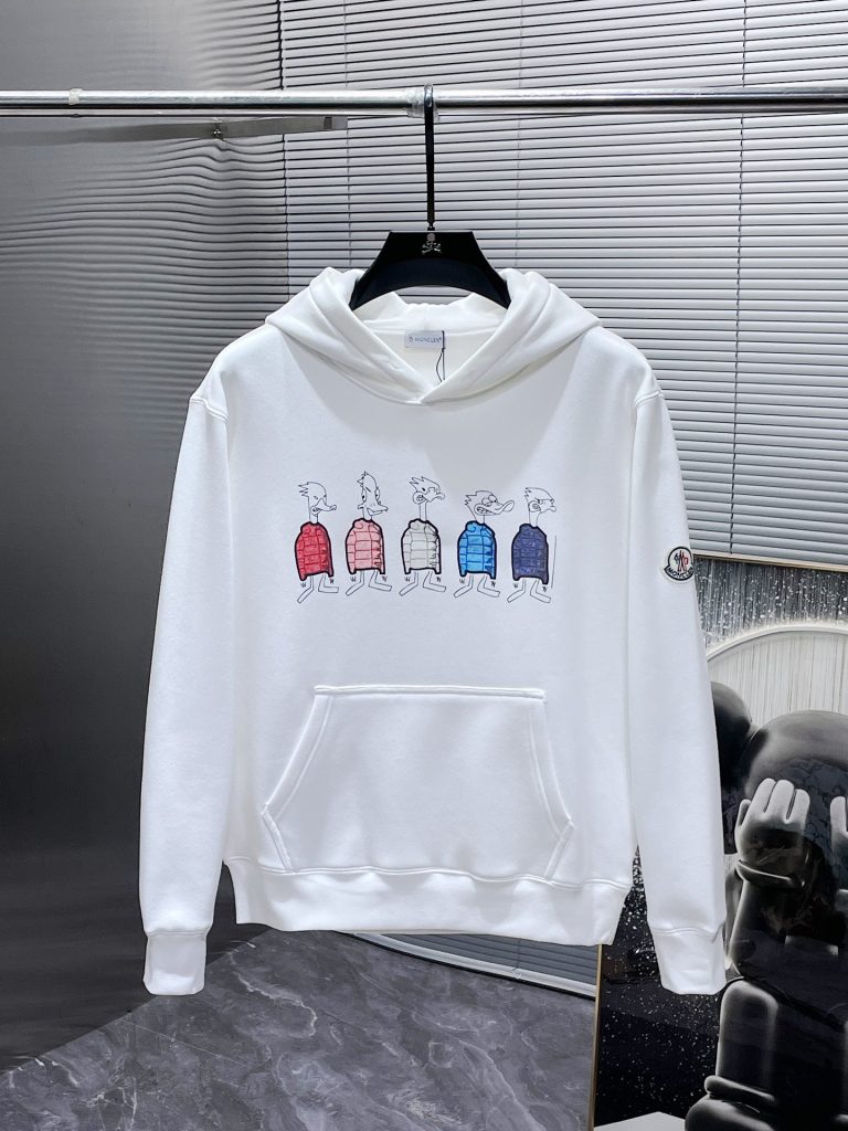 Monclerモンクレール ロゴプリント ファッションアイテム｜カフェに行く日に選ぶ前の確認ポイント