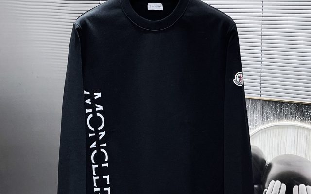 MONCLERのシャツを予算内で探す前に見るロゴのポイント