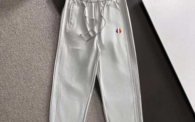 MONCLERのその他は価格・収納・合わせ方でどう見るか