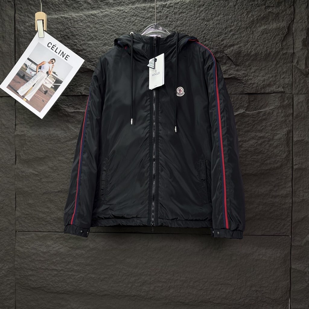 Monclerモンクレール フード付きジャケット 黒 グリーン 2色展開 抜群の軽量アウター|仕事帰りに使いやすいファッションアイテムを写…