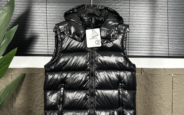 物価高でも選びやすいその他：MONCLERを自然に取り入れる
