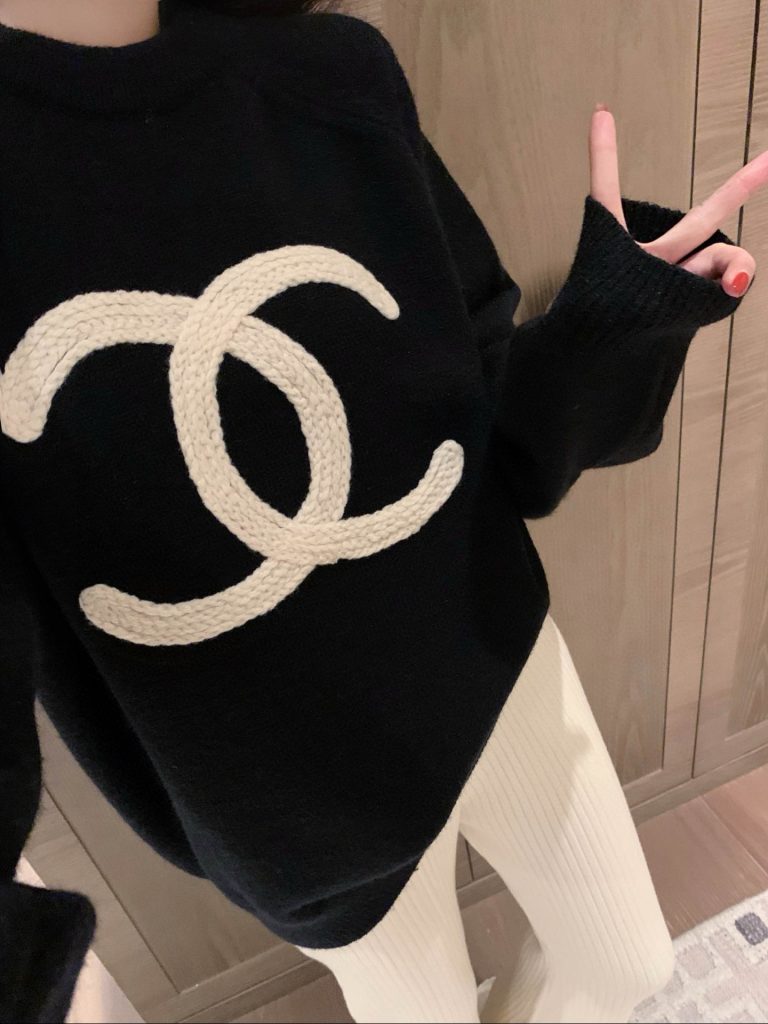 香奈儿 ニット 2色 長袖 ロゴ レディース｜旅行に使いやすいファッションアイテムを写真で確認
