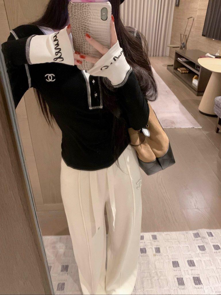 シャネル ロングスリーブ ニットトップス 2色入 黒 白 おしゃれ 着心地良い クルーネック…|旅行に使いやすいファッションアイテムを写真…