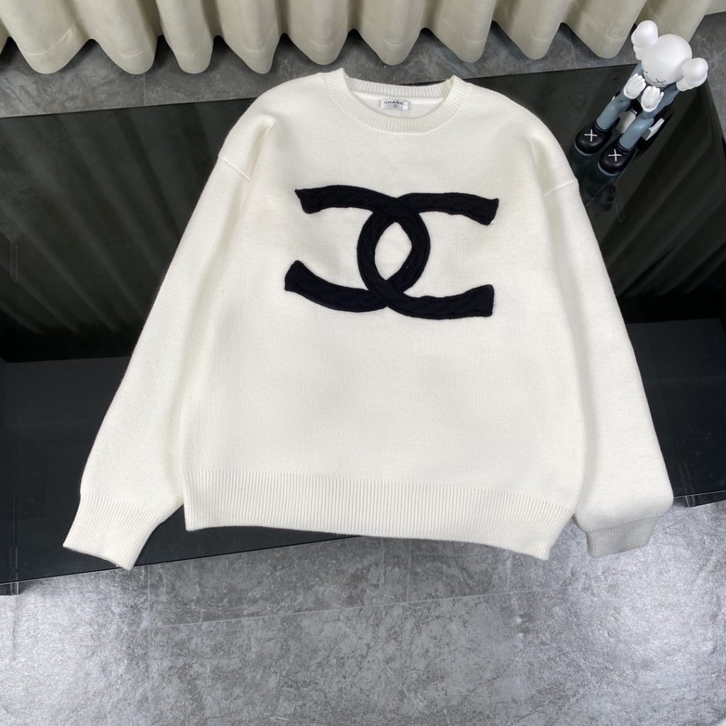 ロゴ系その他を服に合わせるなら見るべき3点