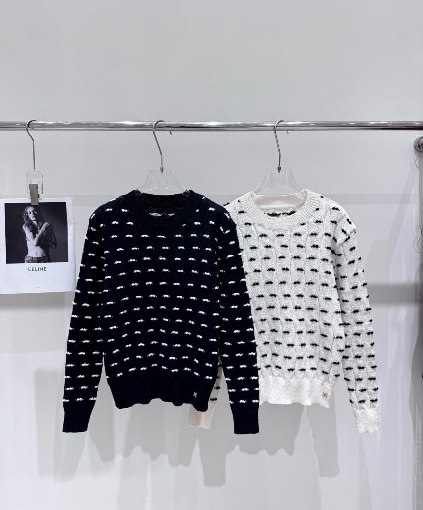雨の日の写真で見たいCHANELのブランド小物の細部