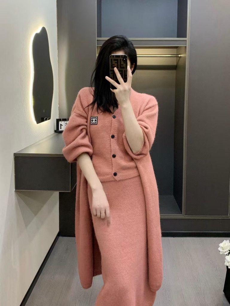 香奈儿 ピンク ニットスカートスーツ 2点セット 4色入｜休日に使いやすいファッションアイテムを写真で確認