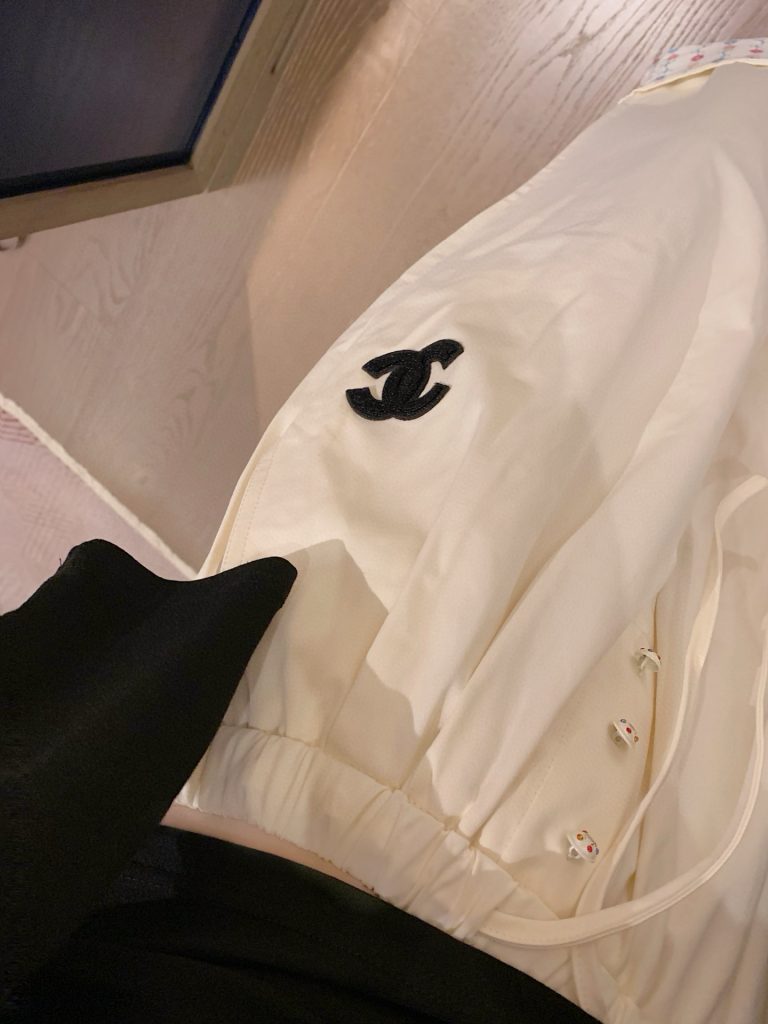 旅行で見るCHANELのブランド小物の色の沈み方
