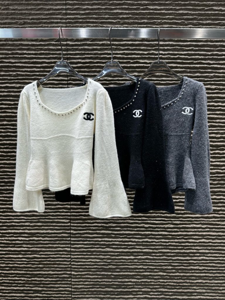 シャネル レディースニット 3色 ロングスリーブ フレア袖 ロゴ付き シンプルデザイン｜季節の変わり目で使いやすいファッションアイテムを写…