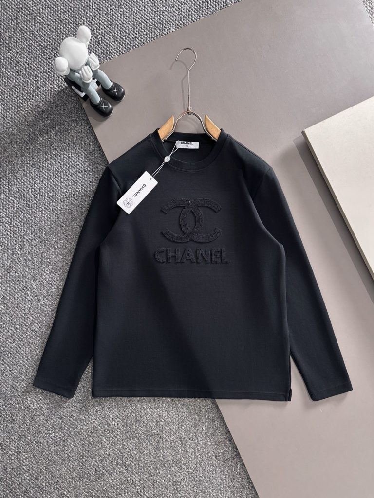 服装選びで迷ったら:Tシャツの価格と使い道
