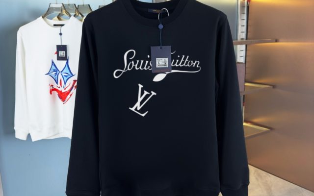 街歩き目線で見るLOUIS VUITTONのパーカーの印象