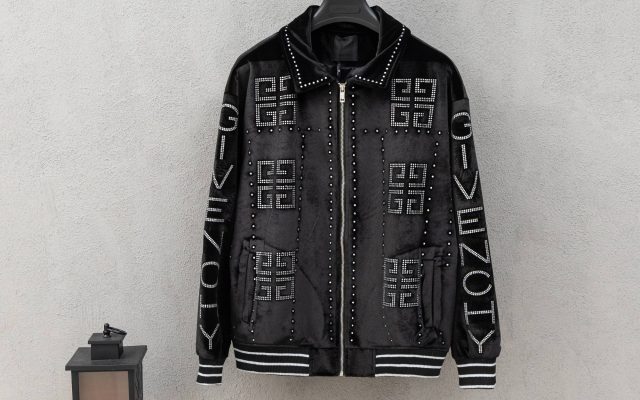 LOUIS VUITTONのジャケットを予算内で探す前に見るブラックのポイント