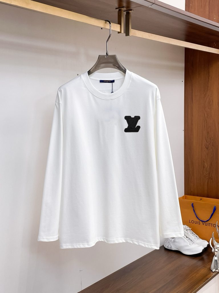黒が映えるTシャツは日常で使いやすいか