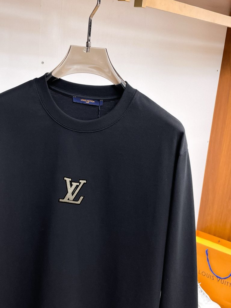 Louis Vuittonロエベ ブランドTシャツ ブラック 1色入 男女兼用 ロゴ刺繍 レギュラーフィット - 画像 3