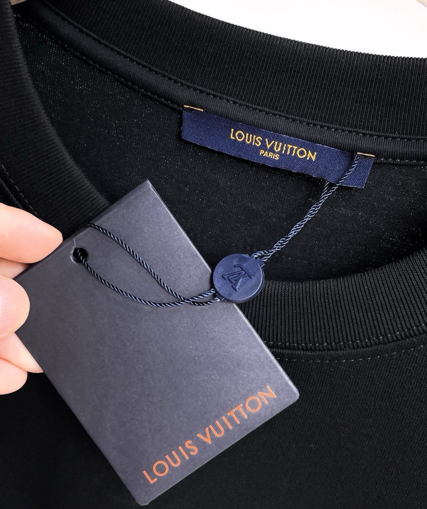 Louis Vuittonロエベ ブランドTシャツ ブラック 1色入 男女兼用 ロゴ刺繍 レギュラーフィット - 画像 5