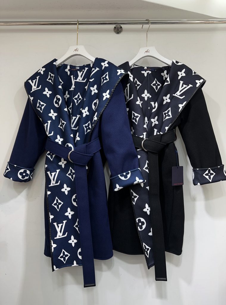 Louis Vuittonロエベ レディース ロングコート モノグラム 2色入|季節の変わり目で使いやすいファッションアイテムを写真で確認