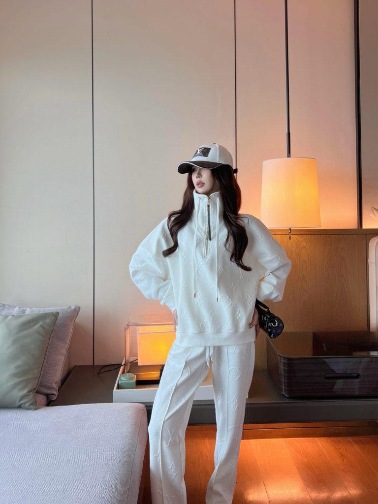 Louis VuittonLOUIS VUITTON ファッション｜仕事帰りに毎日に合わせるポイント