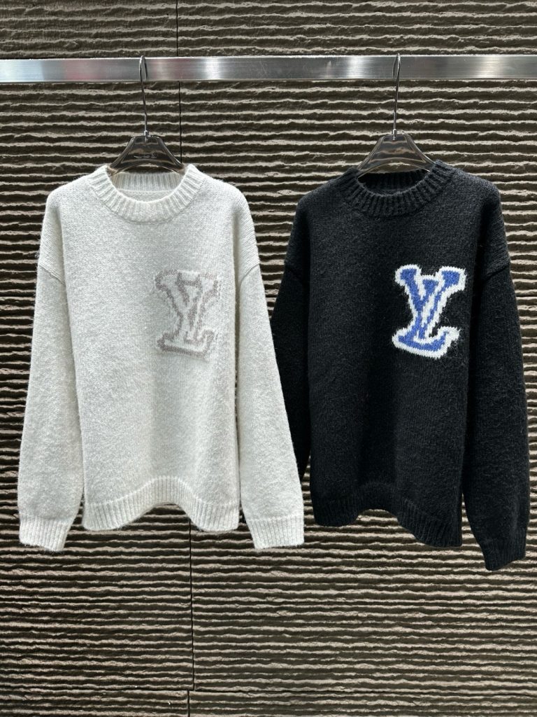 Louis Vuittonルイヴィトン レディース ニットセーター 2色展開 袖にLVロゴ…｜季節の変わり目で使いやすいファッションアイテ…