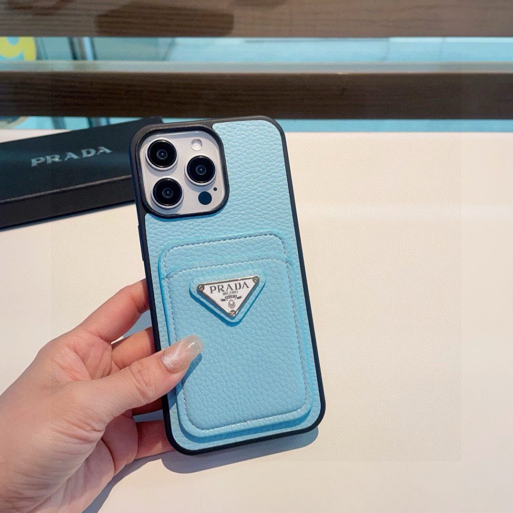 iPhoneケースプラダ iPhoneケース カード収納 2色入｜旅行に使いやすい財布・小物を写真で確認