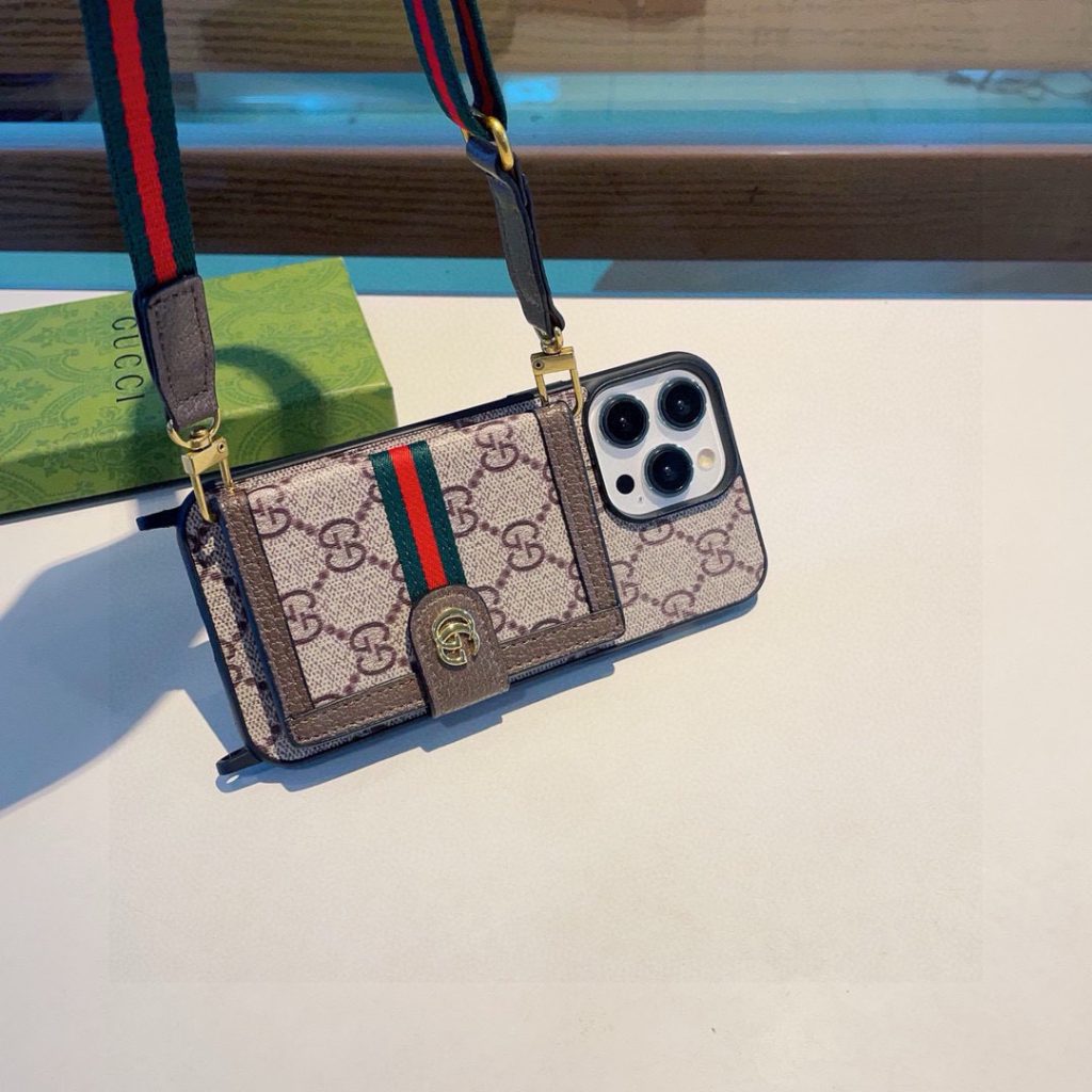 iPhoneケースGUCCI メンズ バッグ｜カフェに行く日に選ぶ前の確認ポイント