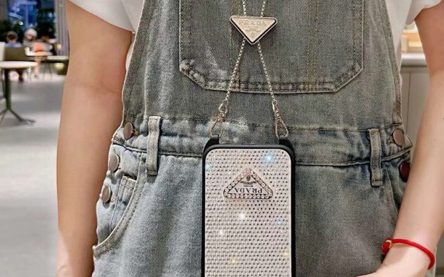 写真系その他を服に合わせるなら見るべき3点