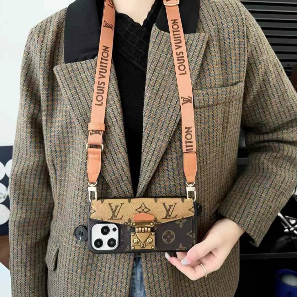 iPhoneケースLouis Vuitton モノグラム 財布・小物｜ランチの日に写真で選び方を確認