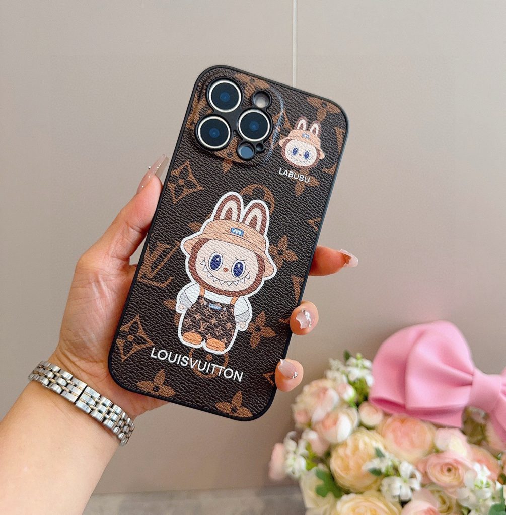 iPhoneケースルイ・ヴィトン×ラブブ手机壳 2色入|旅行に使いやすい財布・小物を写真で確認