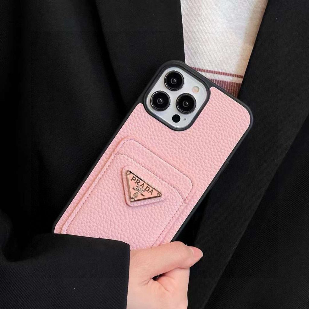 Pradaのその他は価格・収納・合わせ方でどう見るか