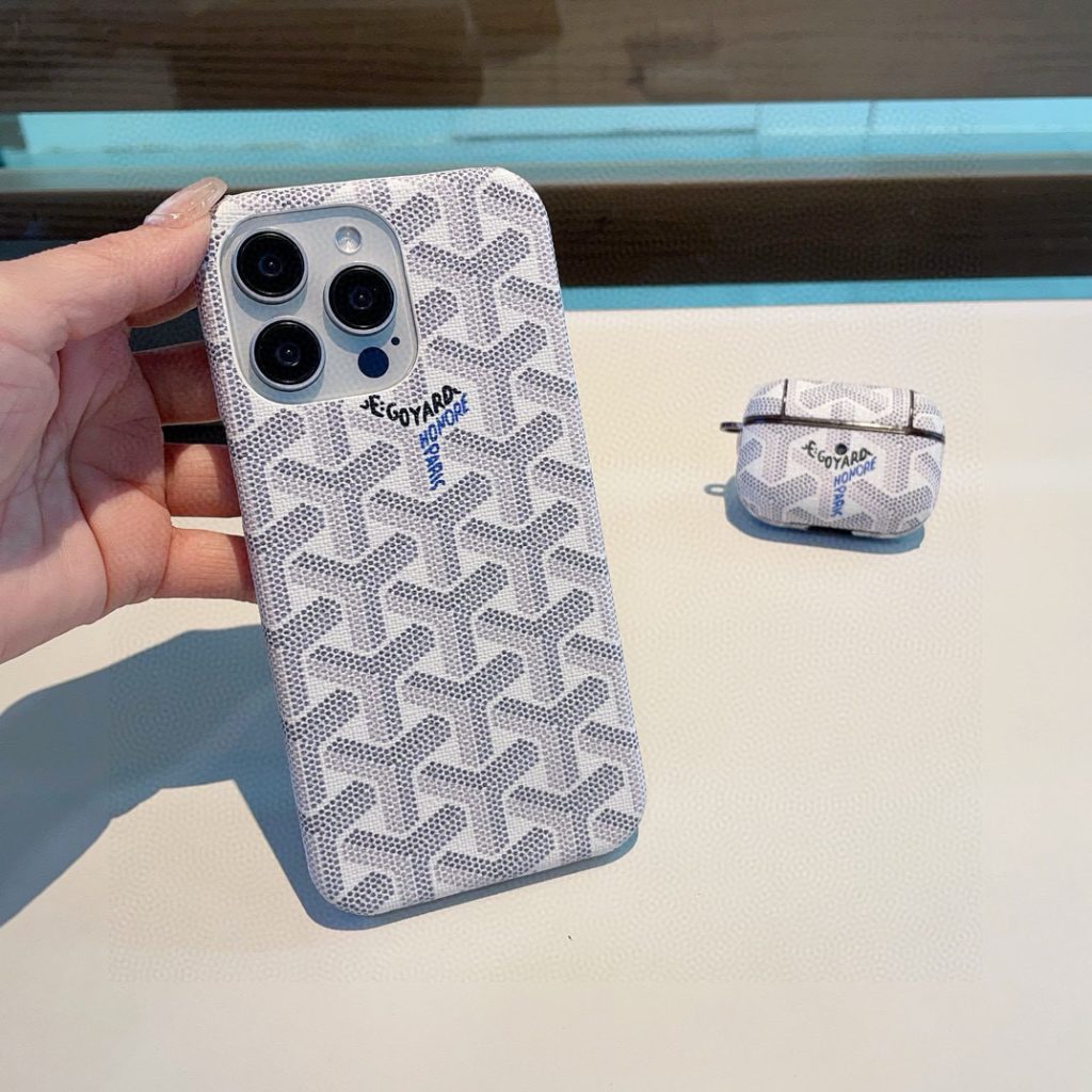 iPhoneケースゴヤール モノグラム ファンシー スマホケース 2色入｜ランチに使いやすい財布・小物を写真で確認