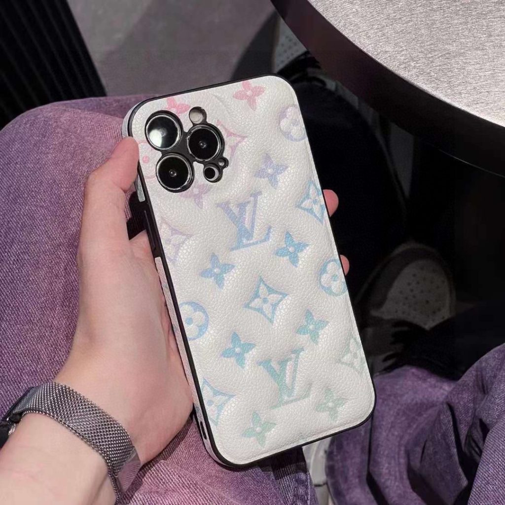 IPHONE PRO iPhoneケースルイ・ヴィトン iPhone15 Pro用スマホケース 3色入|ランチに使いやすい財布・小物を写真…