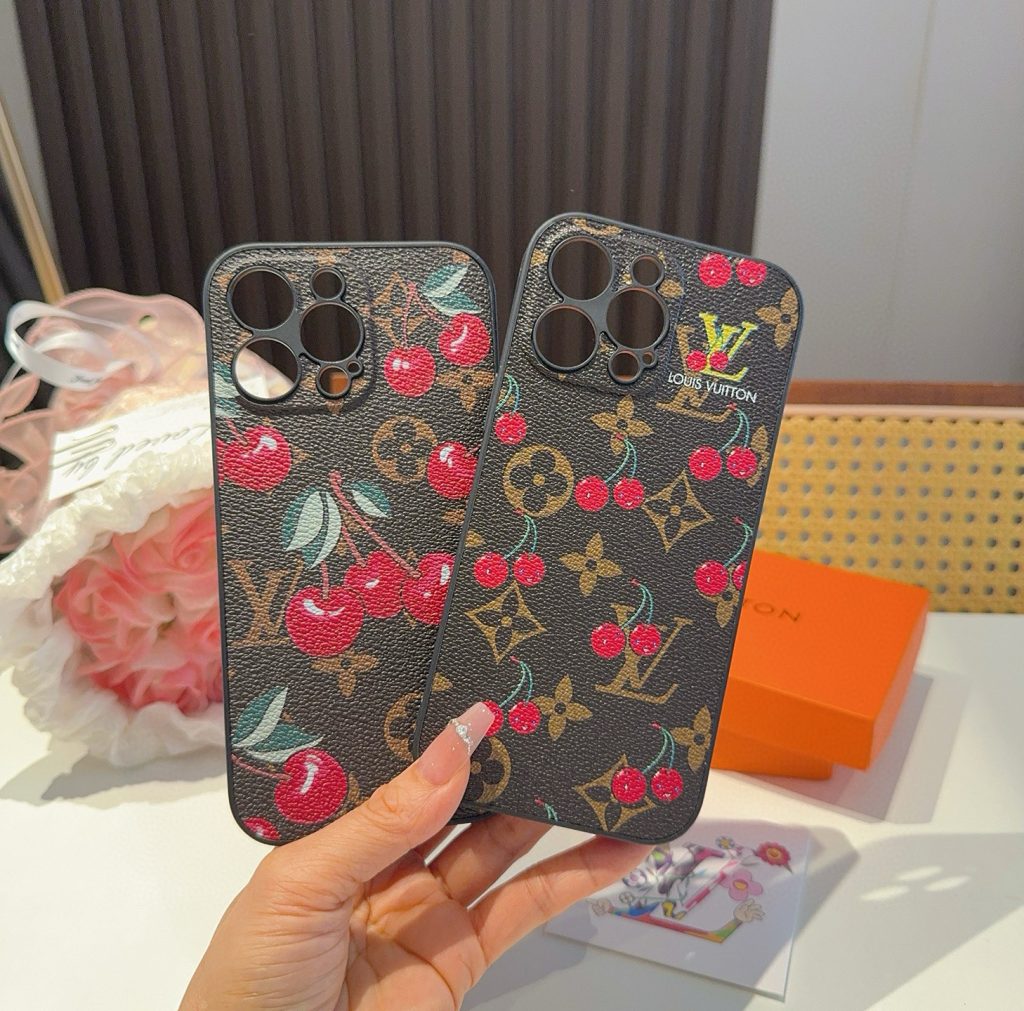 IPHONE PRO iPhoneケースルイヴィトン iPhone15 Proケース チェリー柄 4色入|毎日に使いやすい財布・小物を写真…