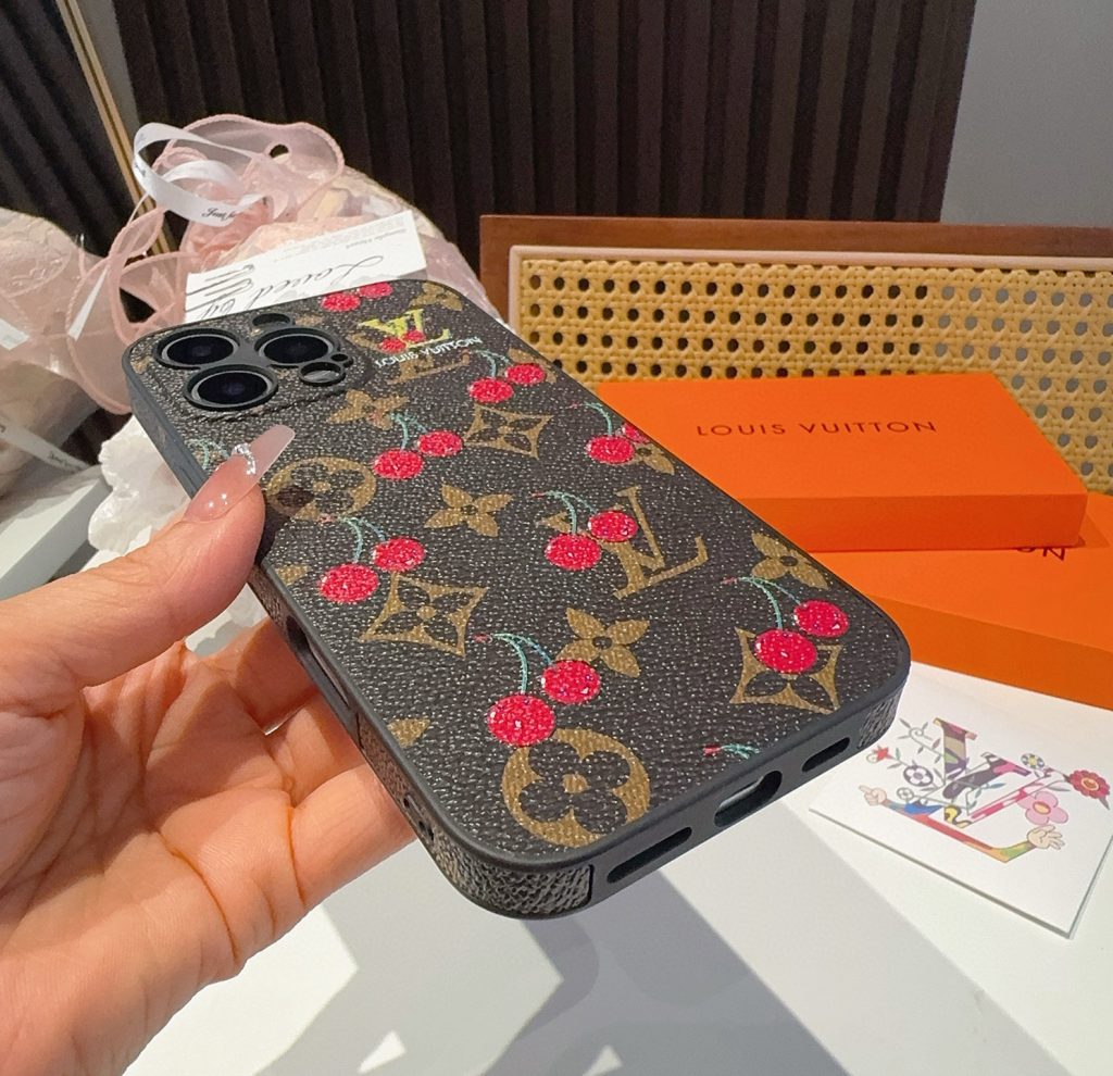 iPhoneケースルイヴィトン iPhone15 Proケース チェリー柄 4色入 🍒 - 画像 4