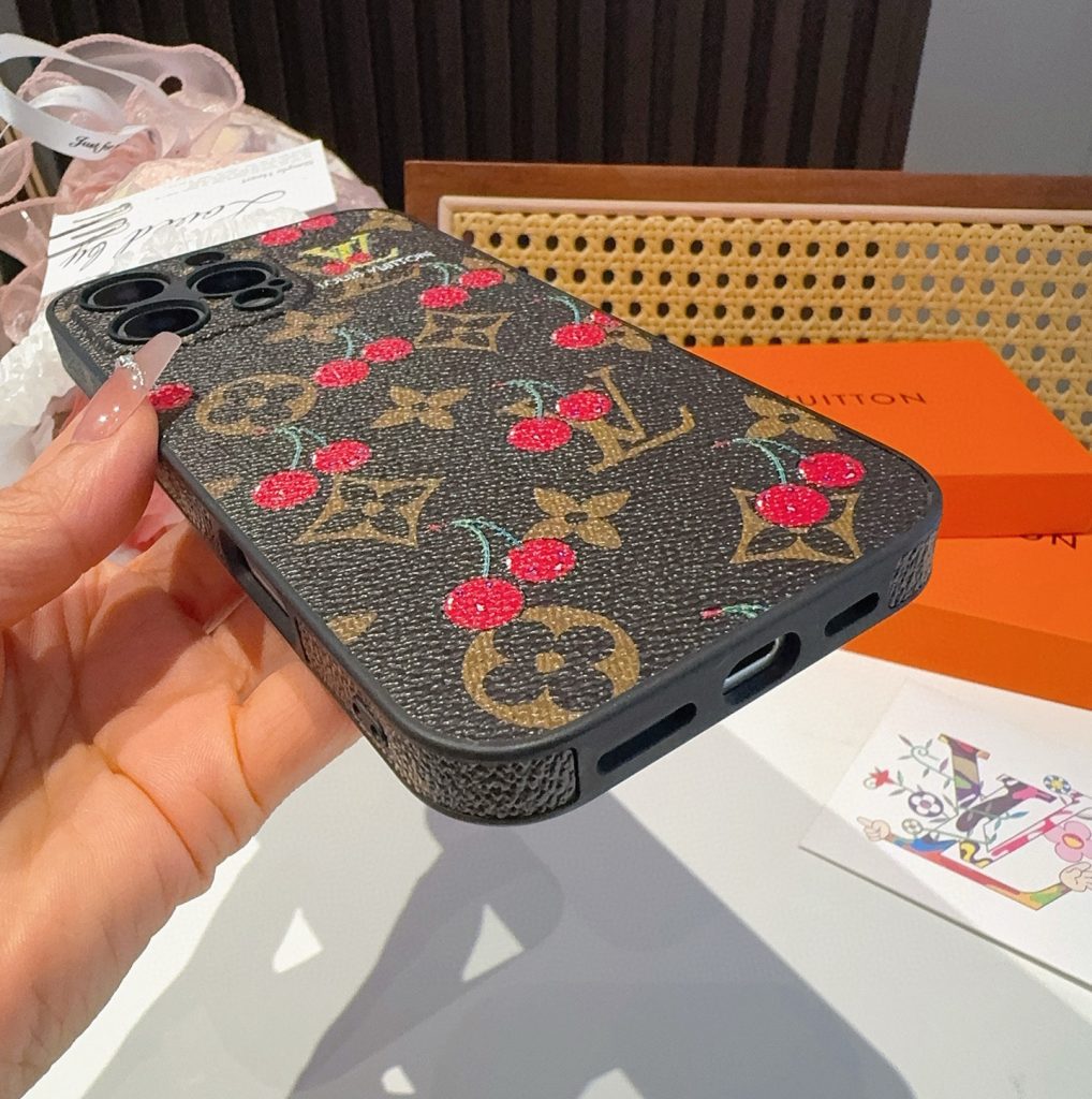 iPhoneケースルイヴィトン iPhone15 Proケース チェリー柄 4色入 🍒 - 画像 6
